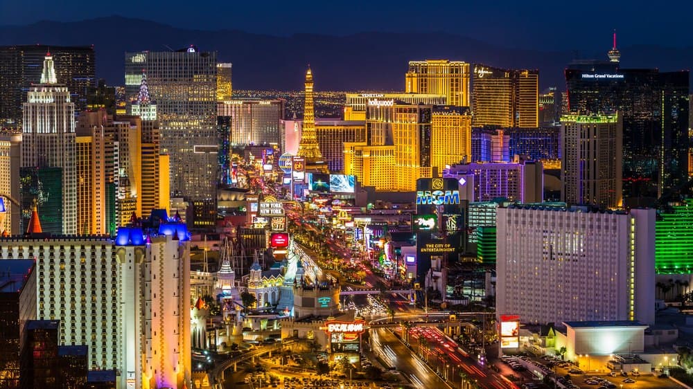 Clash HOA: El Riesgo Sistémico de las Reglas Arbitrarias en el 43.6% d