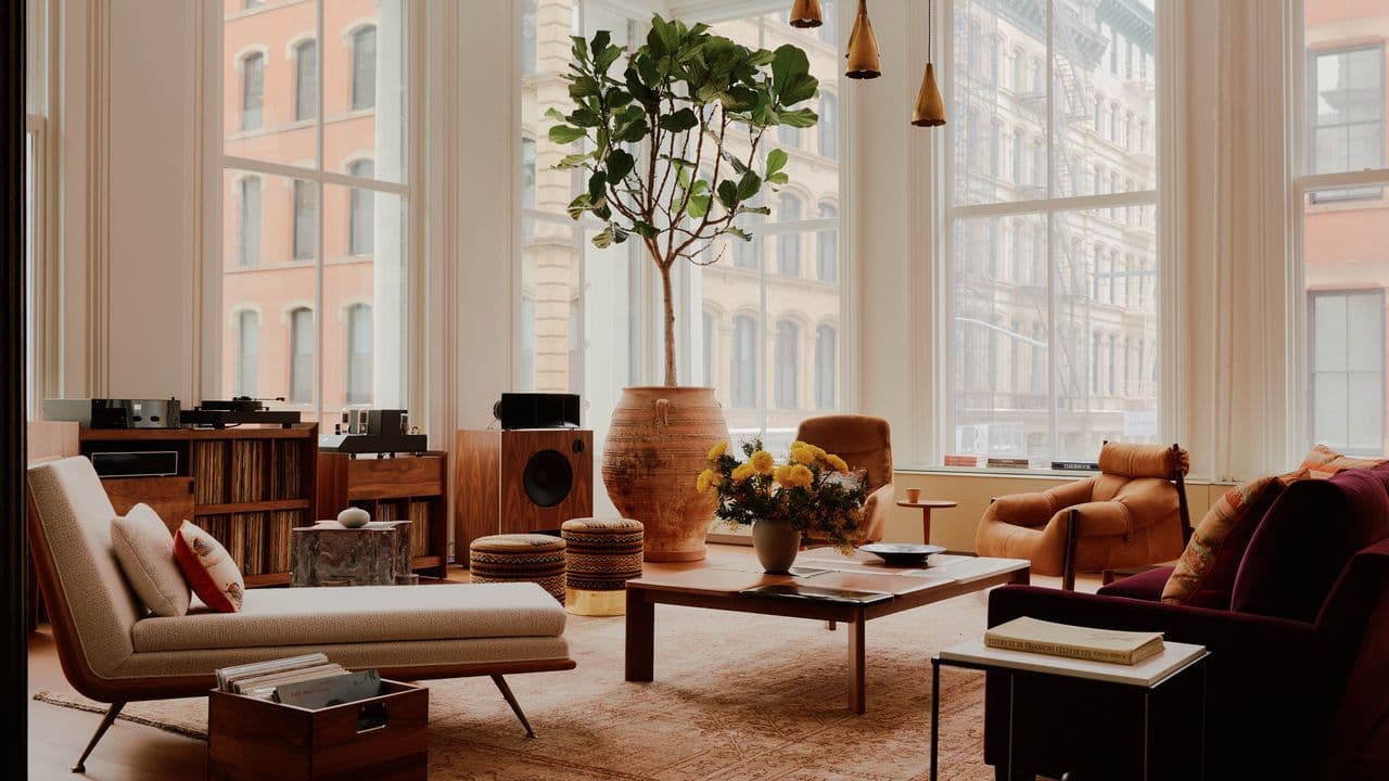 SoHo Loft: Feather Sculpture Redefines Family Luxury in Manhattan