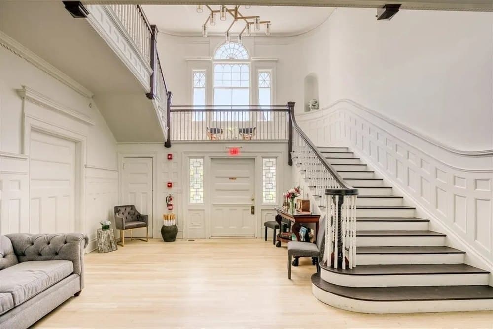 Lujo Histórico: Mansión de la Edad Dorada con Vínculos a Chester A. Ar